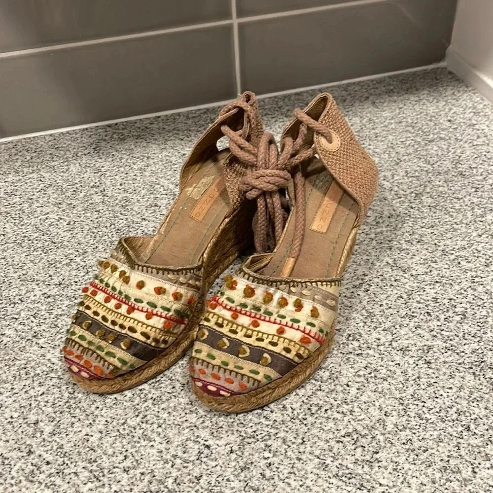 Apepazzo wedge sandals size 39 (8.5 US)